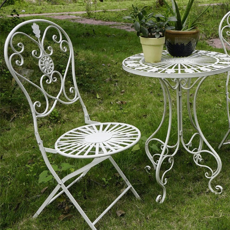 French Vintage Iron Table and  - Outdoor Furniture Cafe recension och pris